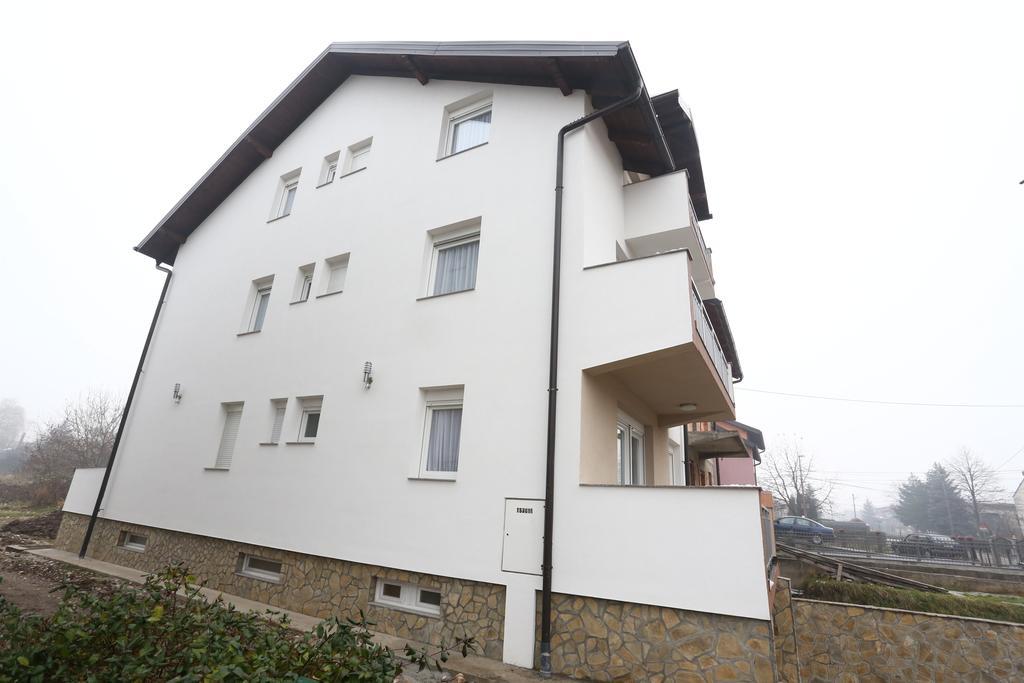 Apartments Kolonija Сараево Стая снимка