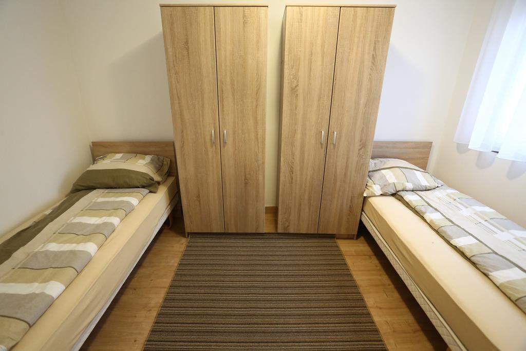 Apartments Kolonija Сараево Стая снимка