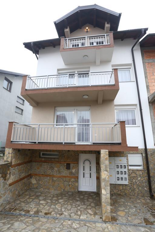 Apartments Kolonija Сараево Стая снимка