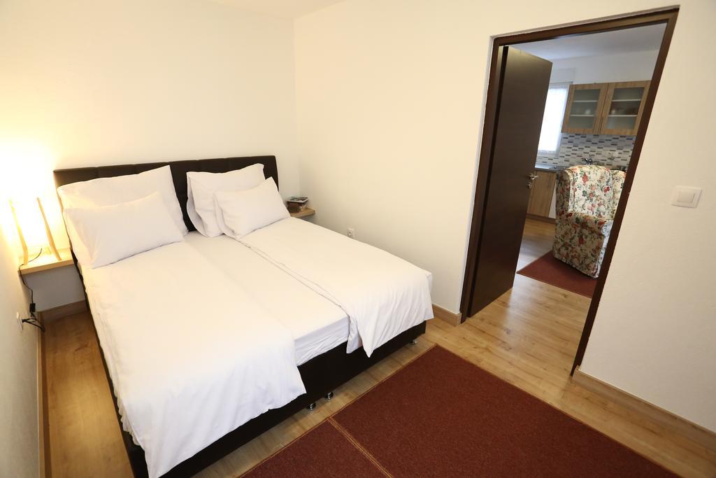 Apartments Kolonija Сараево Стая снимка